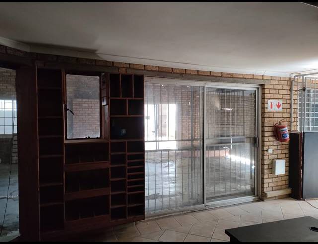 1,000M² WAREHOUSE TO LET IN KRUGERSDORP CENTRAL